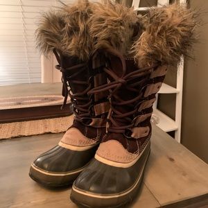 SOREL “Joan of Arctic” boot.  Great winter boot!